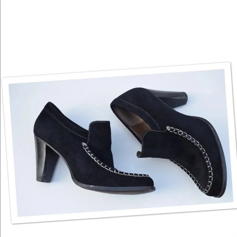 B. Makowsky suede booties